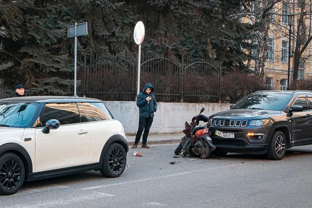     17-    Glovo   Mini Cooper  Jeep:   