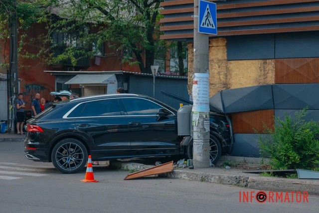     Audi    Geely    :  