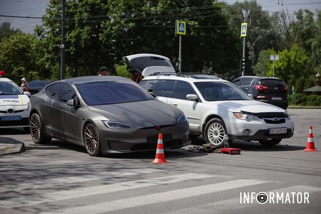       Tesla  Nissan  Opti