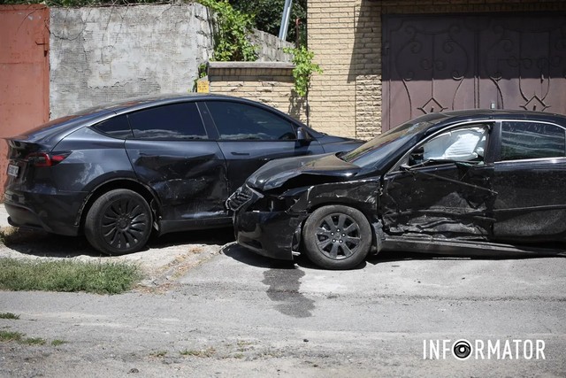    ѳ   Volkswagen, Toyota  Tesla:  