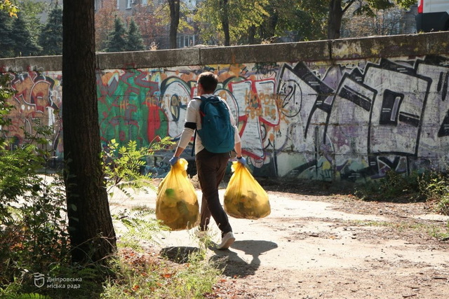 50 , 40   .       World Cleanup Day